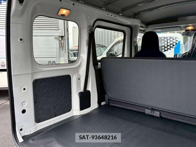 Daihatsu HIJET CARGO 2026-04 8373430-11