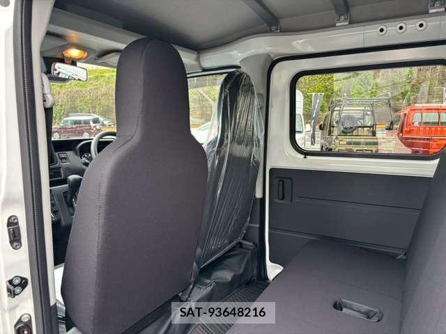 Daihatsu HIJET CARGO 2026-04 8373430-18