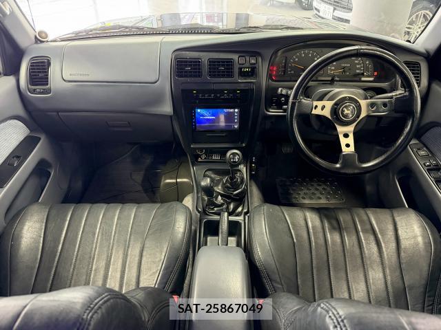 Toyota HILUX SURF 1997 8372700-2