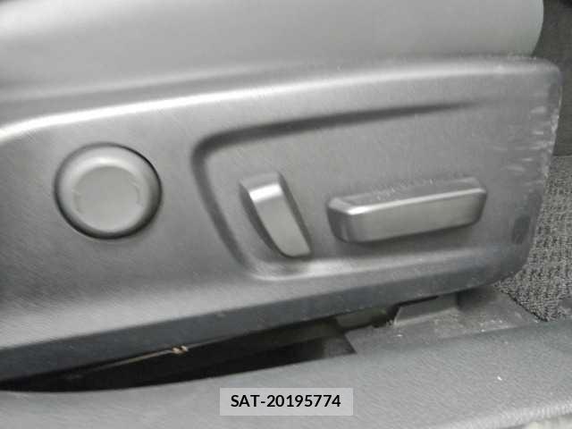 Lexus IS 2023-03 8373216-11