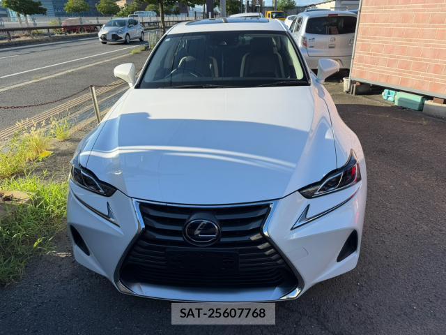 Lexus IS 2017-11 8373282-0