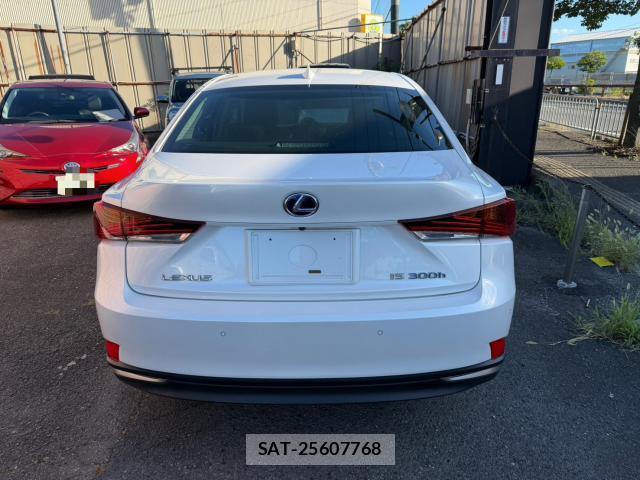Lexus IS 2017-11 8373282-1