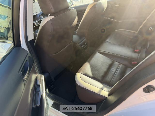Lexus IS 2017-11 8373282-13