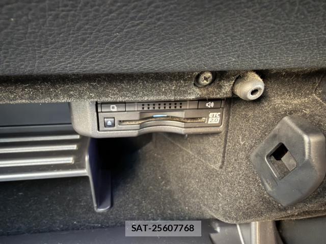 Lexus IS 2017-11 8373282-14