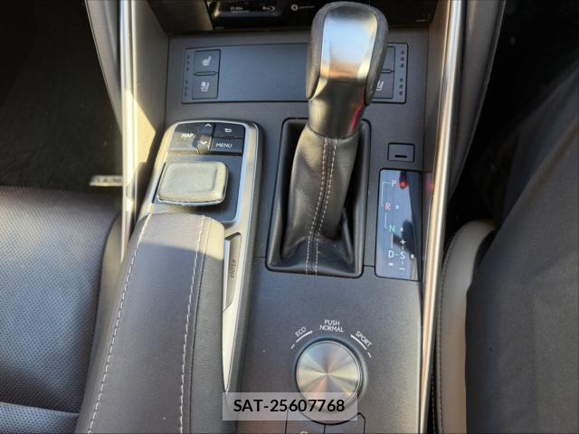 Lexus IS 2017-11 8373282-15
