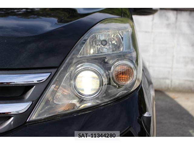 Toyota ISIS 2009-08 8373005-14
