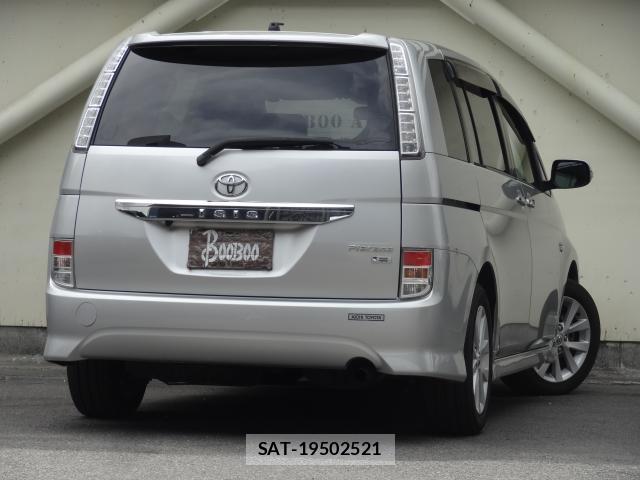 Toyota ISIS 2011-08 8373374-1