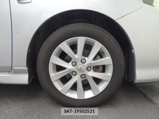Toyota ISIS 2011-08 8373374-18