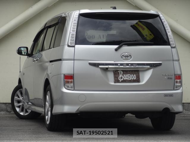 Toyota ISIS 2011-08 8373374-4