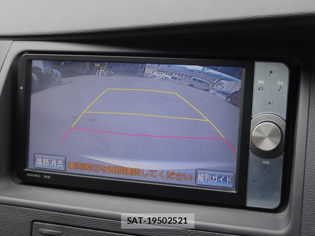 Toyota ISIS 2011-08 8373374-8