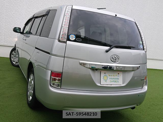 Toyota ISIS 2013-03 8374029-3