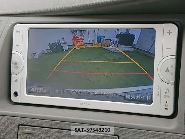 Toyota ISIS 2013-03 8374029-7
