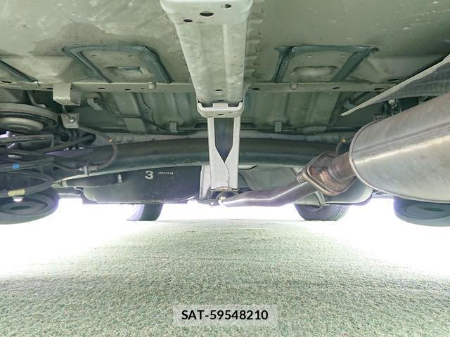 Toyota ISIS 2013-03 8374029-8