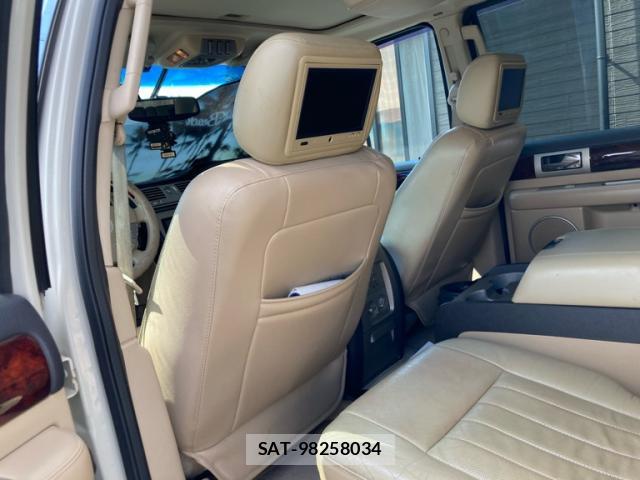 Lincoln NAVIGATOR 2009-11 8372989-16