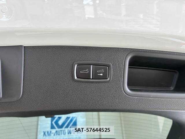 Porsche MACAN 2024-01 8372455-18