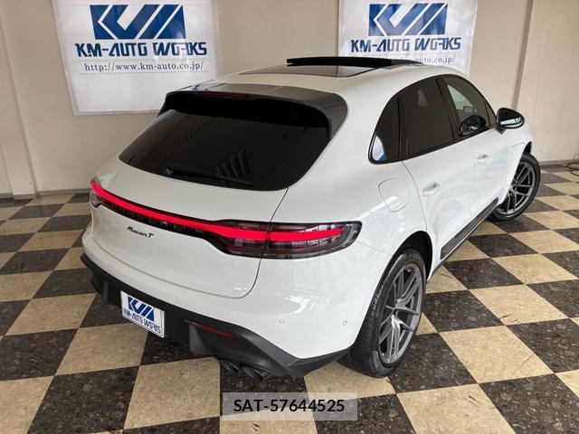 Porsche MACAN 2024-01 8372455-2