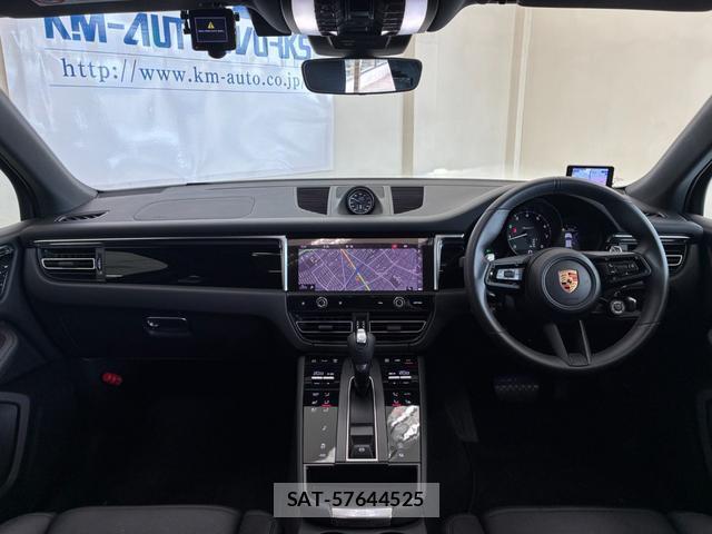 Porsche MACAN 2024-01 8372455-5