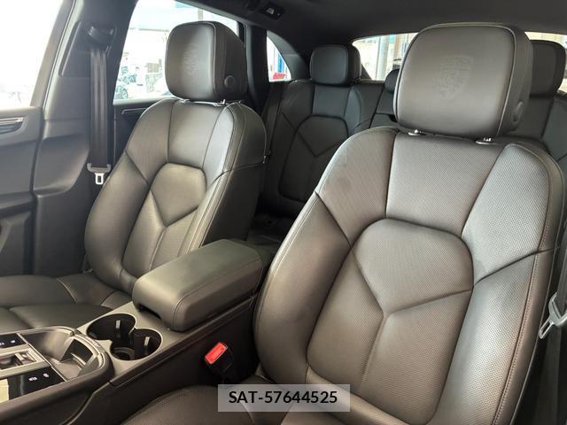 Porsche MACAN 2024-01 8372455-7