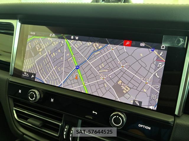 Porsche MACAN 2024-01 8372455-9