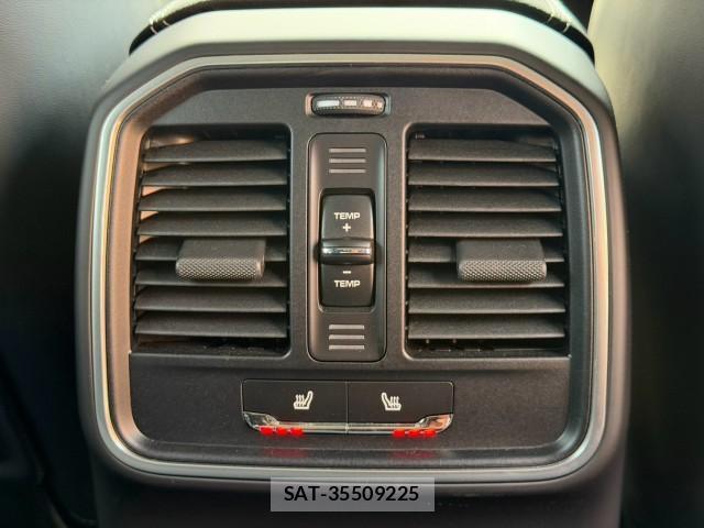 Porsche MACAN 2024-09 8372551-12