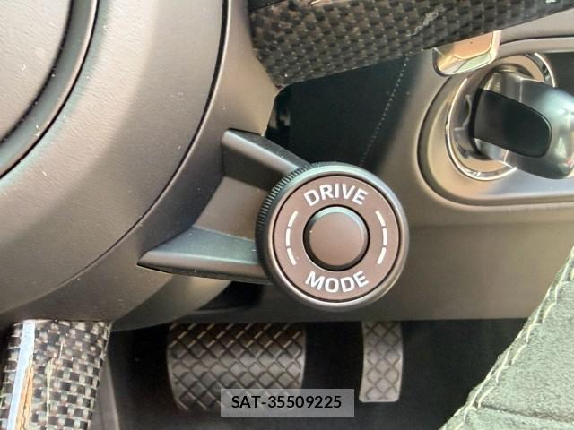 Porsche MACAN 2024-09 8372551-15