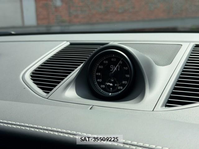 Porsche MACAN 2024-09 8372551-18