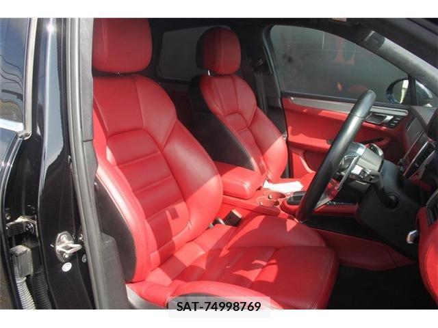 Porsche MACAN 2018-04 8373550-14