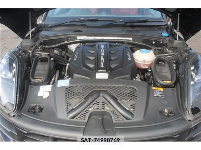 Porsche MACAN 2018-04 8373550-18