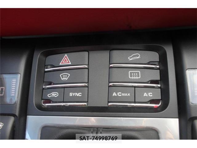 Porsche MACAN 2018-04 8373550-5