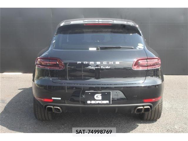 Porsche MACAN 2018-04 8373550-9