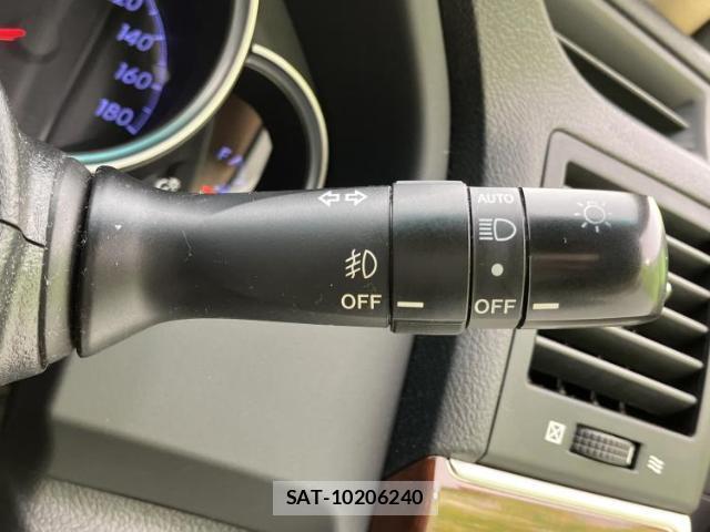 Toyota MARK X 2013-03 8374256-15