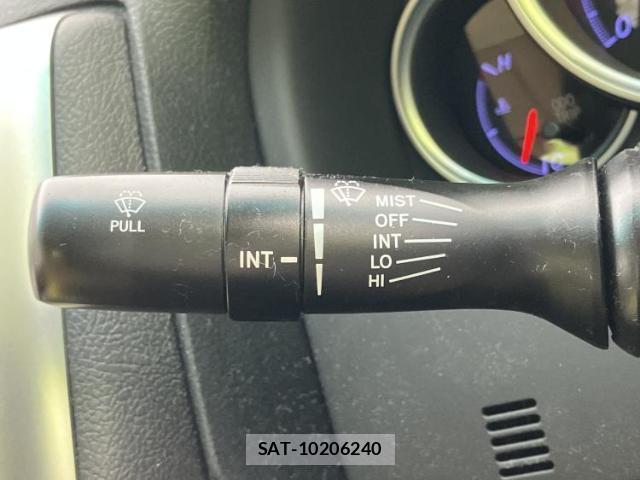 Toyota MARK X 2013-03 8374256-16