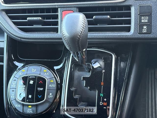 Toyota NOAH 2017-09 8372658-12