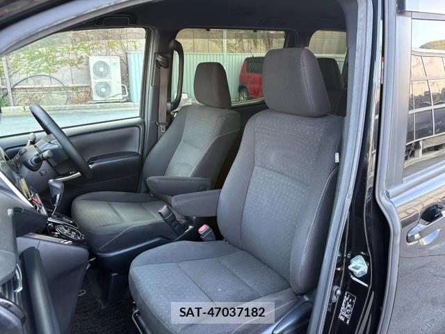 Toyota NOAH 2017-09 8372658-14