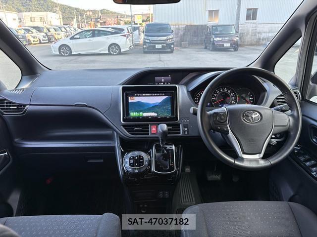 Toyota NOAH 2017-09 8372658-16