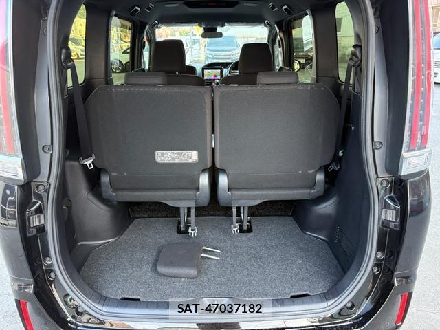 Toyota NOAH 2017-09 8372658-19