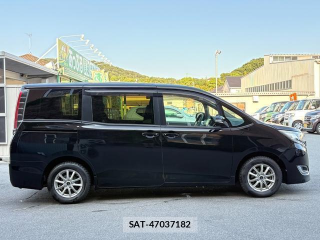Toyota NOAH 2017-09 8372658-4