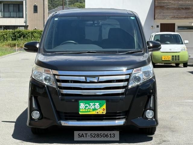 Toyota NOAH 2015-11 8372659-1