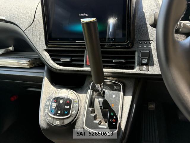 Toyota NOAH 2015-11 8372659-10