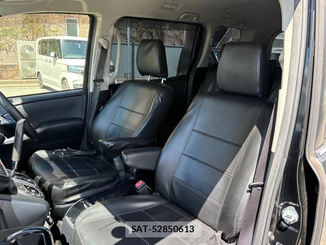 Toyota NOAH 2015-11 8372659-12