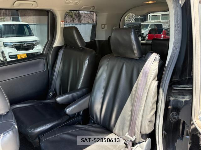 Toyota NOAH 2015-11 8372659-13