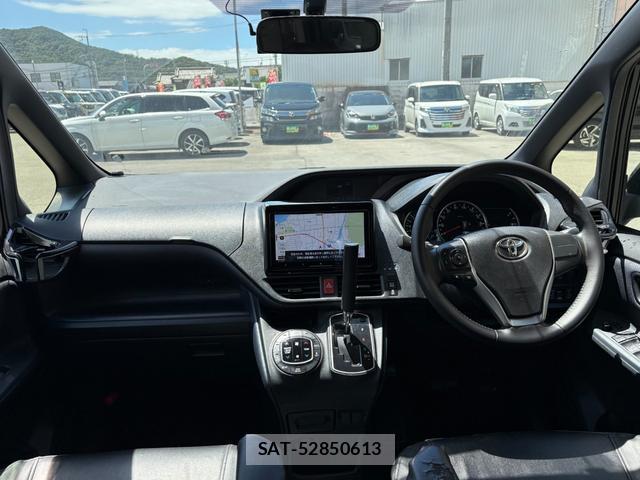 Toyota NOAH 2015-11 8372659-14