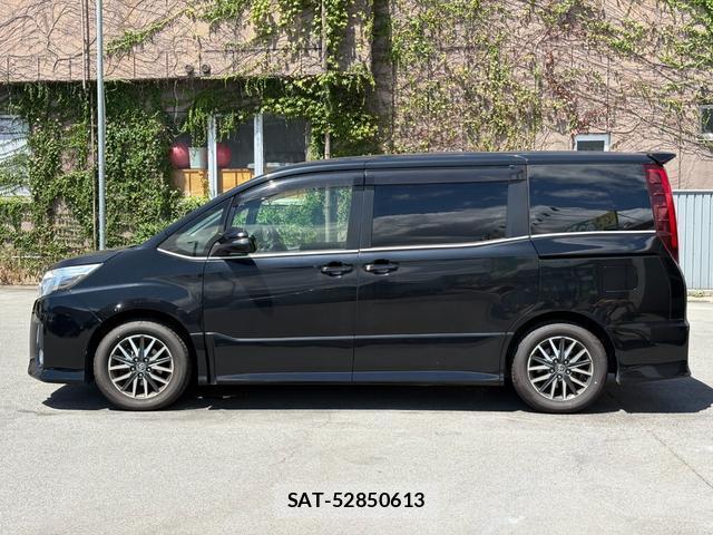 Toyota NOAH 2015-11 8372659-4