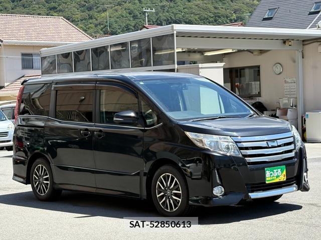Toyota NOAH 2015-11 8372659-5