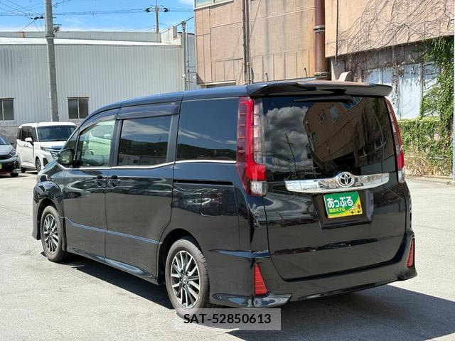 Toyota NOAH 2015-11 8372659-8