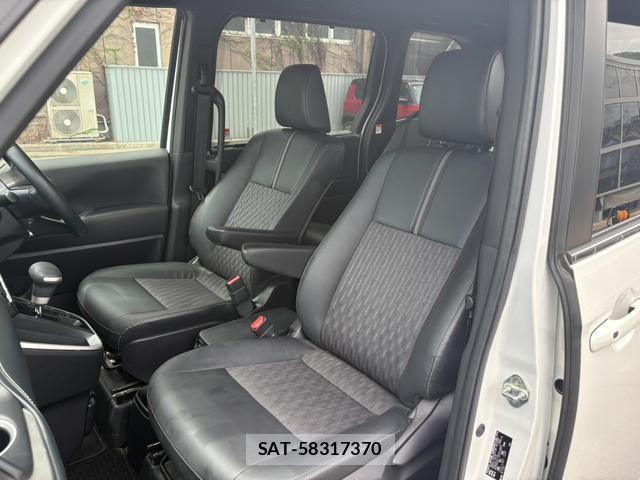 Toyota NOAH 2022-12 8372668-14