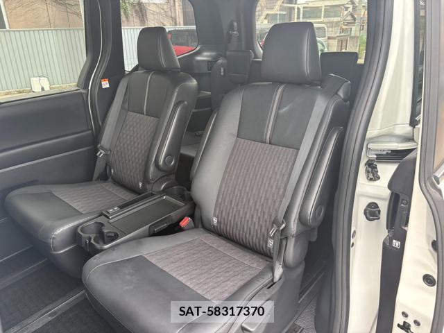Toyota NOAH 2022-12 8372668-15