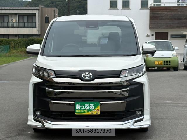 Toyota NOAH 2022-12 8372668-2