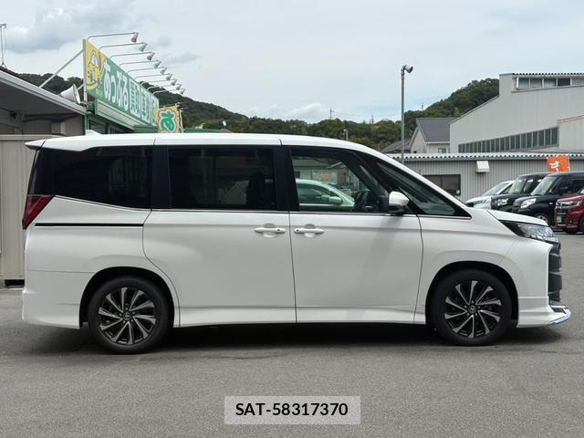 Toyota NOAH 2022-12 8372668-4