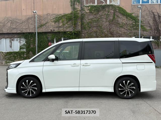 Toyota NOAH 2022-12 8372668-5